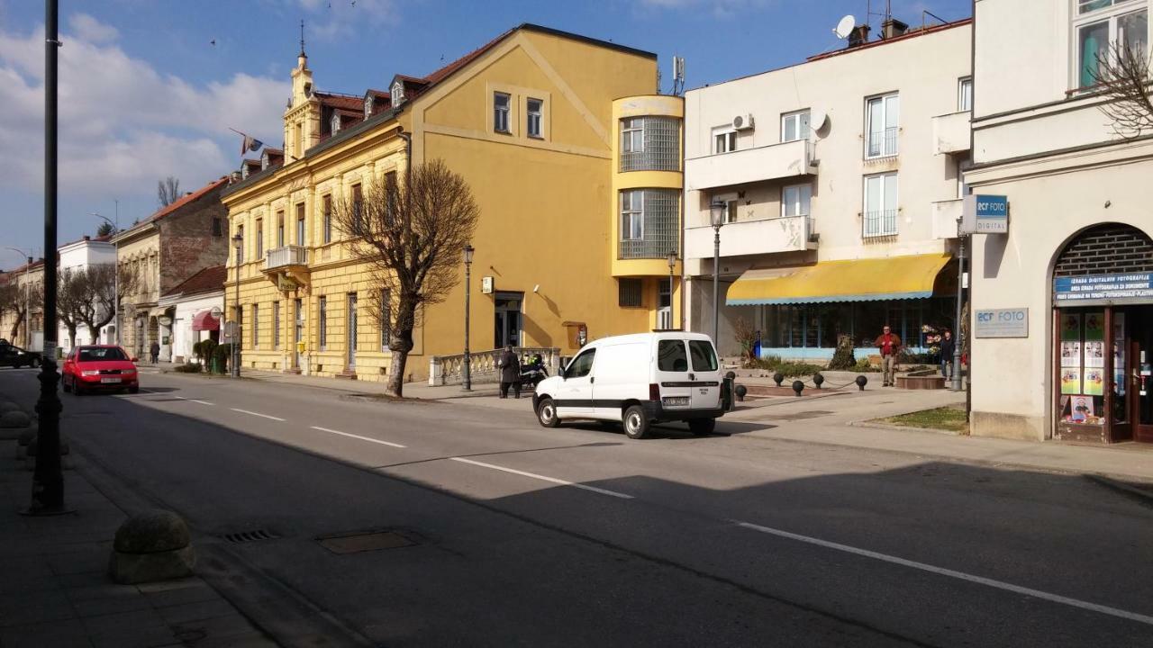 Apartamento Apartman Lux Daruvar Exterior foto